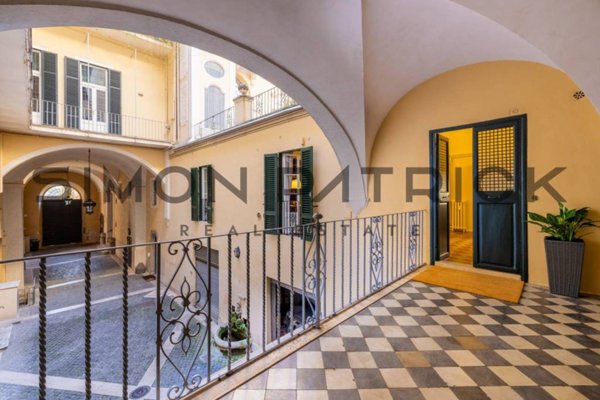 appartamento in vendita a Roma in zona Rione Monti/Campitelli