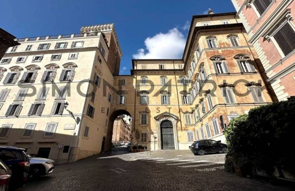 appartamento in vendita a Roma in zona Rione Monti/Campitelli