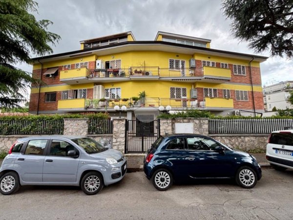 appartamento in vendita a Roma in zona Appio Claudio