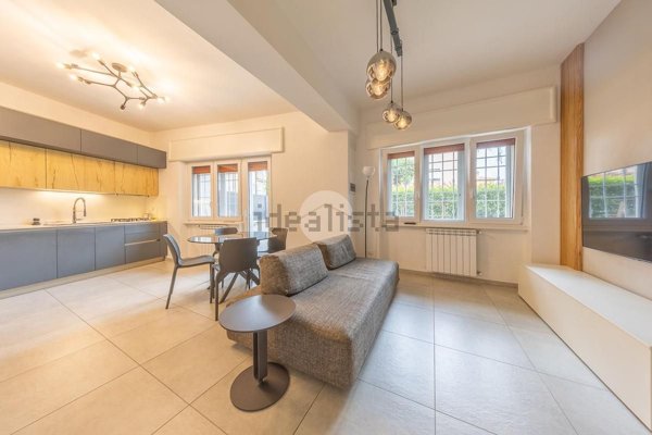 appartamento in vendita a Roma in zona Appio Pignatelli