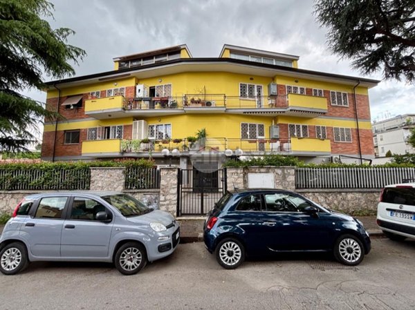 appartamento in vendita a Roma in zona Appio Pignatelli