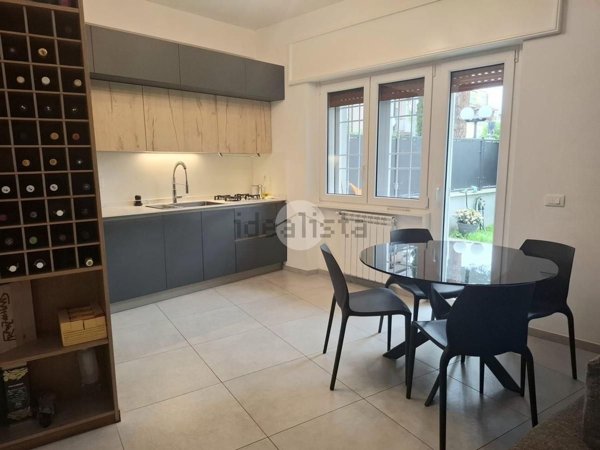appartamento in vendita a Roma in zona Appio Pignatelli