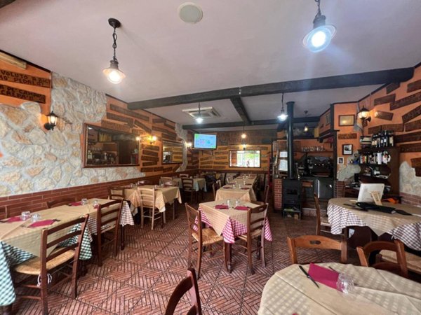 negozio in vendita a Roma in zona Vitinia