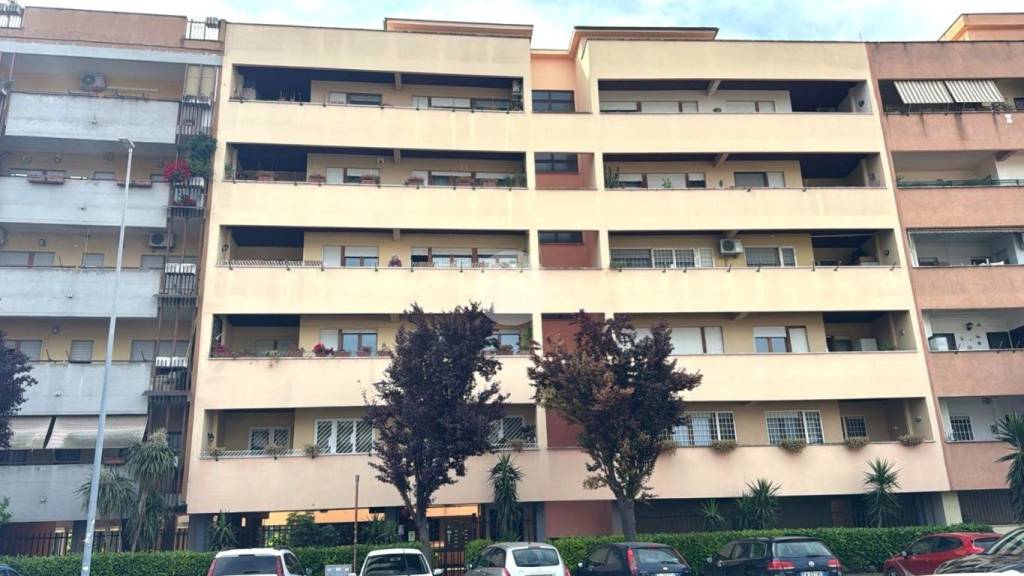 appartamento in vendita a Roma in zona Tor de' Cenci