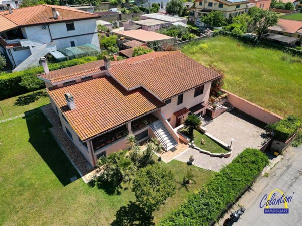casa indipendente in vendita a Roma in zona Infernetto