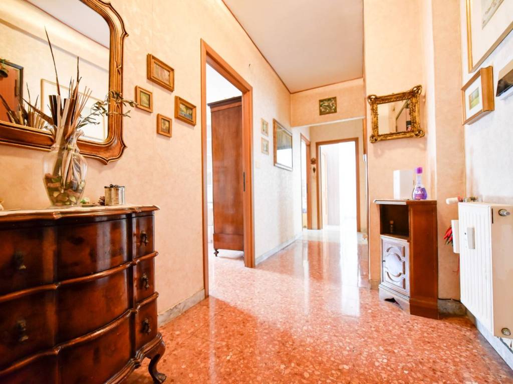 appartamento in vendita a Roma in zona Ostiense