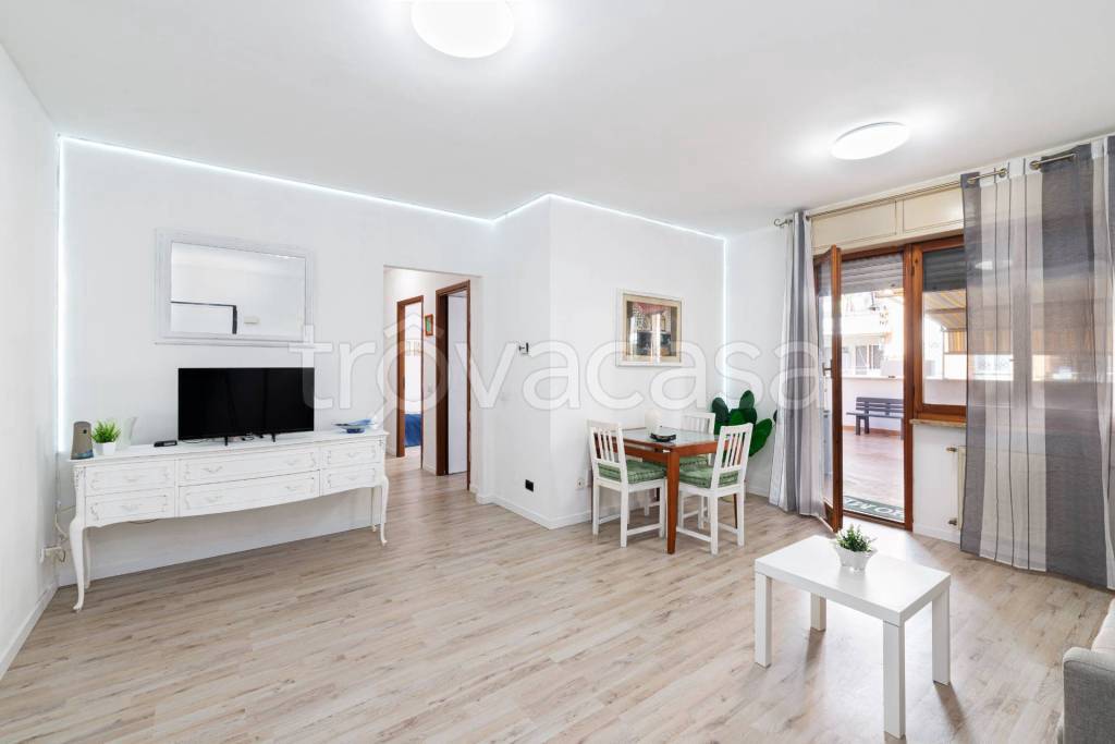 appartamento in vendita a Roma in zona Acilia