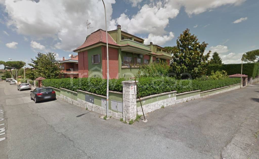 casa indipendente in vendita a Roma
