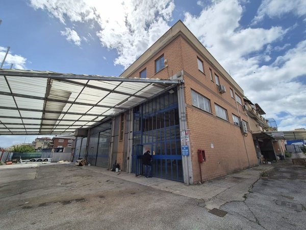 ufficio in vendita a Roma in zona Torre Maura