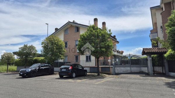 appartamento in vendita a Roma in zona Torre Gaia