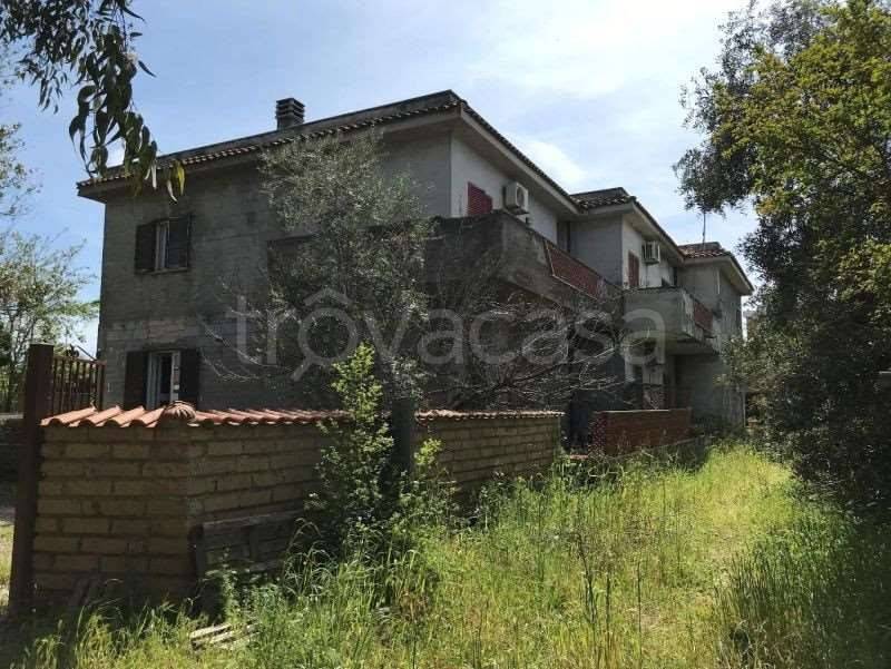 casa indipendente in vendita a Roma in zona Ostia Antica