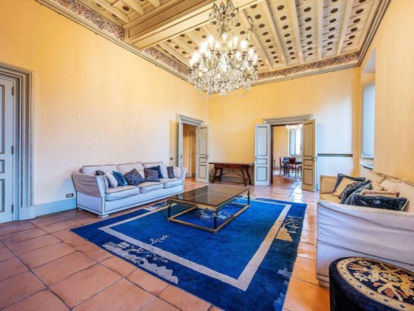 appartamento in vendita a Roma in zona Pigna - Sant'Angelo