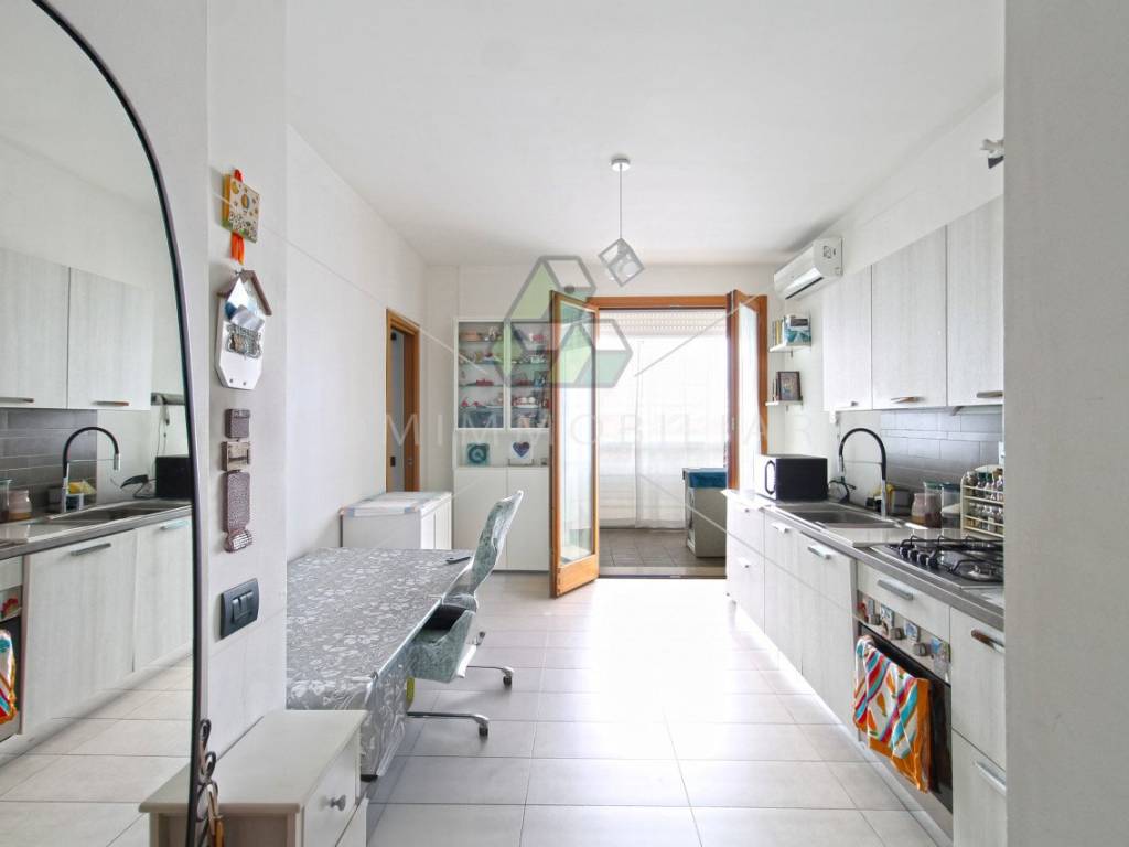 appartamento in vendita a Roma in zona Fonte Laurentina