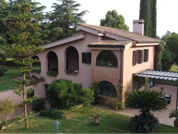 casa indipendente in vendita a Roma in zona Castel di Guido