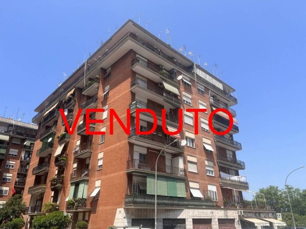 appartamento in vendita a Roma in zona Cinecittà