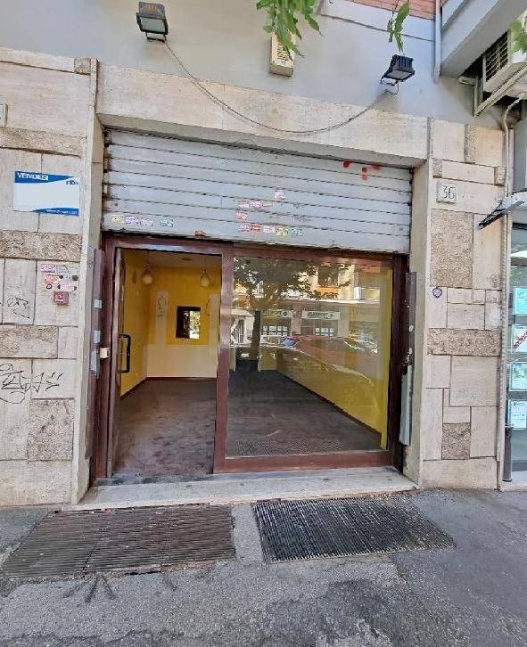 negozio in vendita a Roma in zona Ostiense
