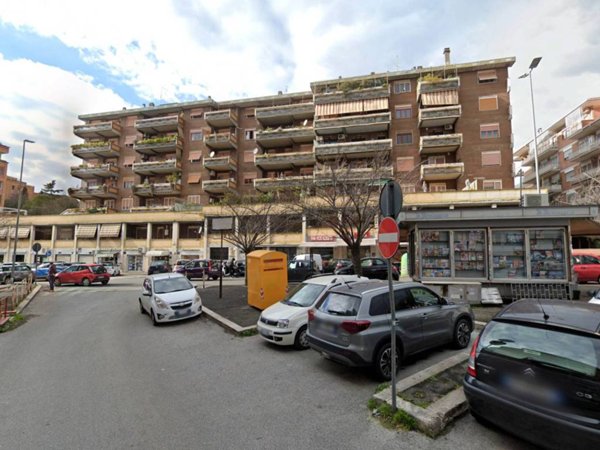 appartamento in vendita a Roma in zona Ardeatino
