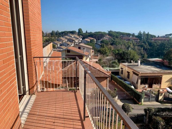 appartamento in vendita a Roma in zona Tomba di Nerone