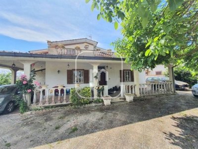 casa indipendente in vendita a Roma