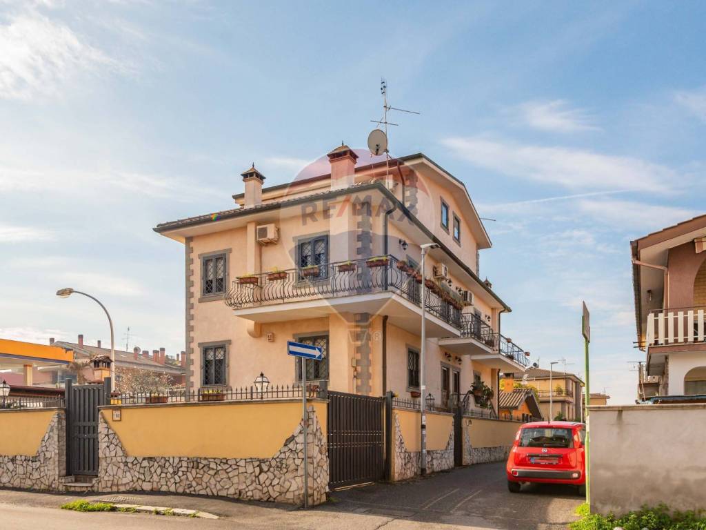 casa indipendente in vendita a Roma in zona Finocchio