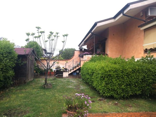 casa indipendente in vendita a Roma in zona Infernetto