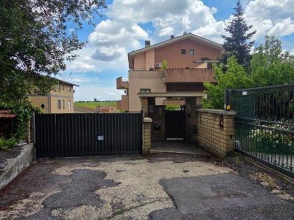 appartamento in vendita a Roma in zona Torrione Cerquetta