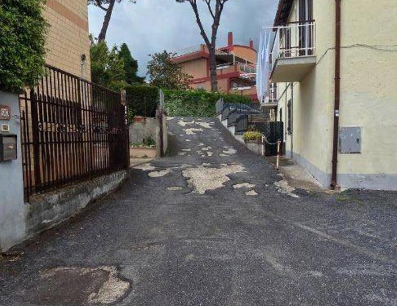 appartamento in vendita a Roma in zona Torrione Cerquetta