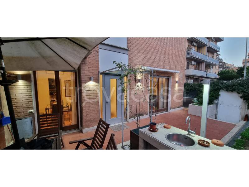 appartamento in vendita a Roma in zona Corviale