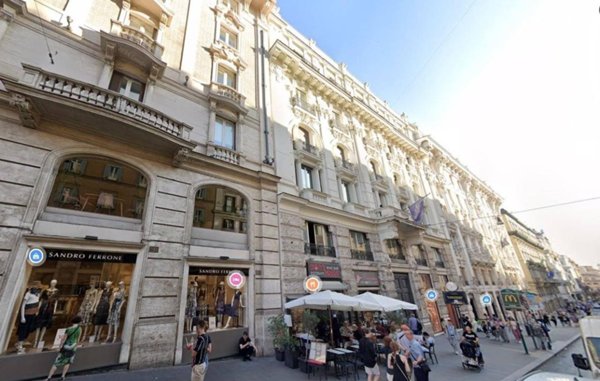 appartamento in vendita a Roma in zona Trevi-Colonna