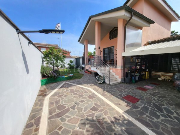 casa indipendente in vendita a Roma in zona Infernetto