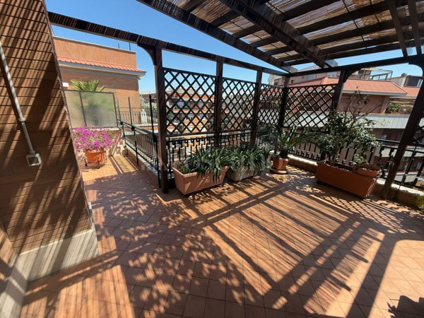 appartamento in vendita a Roma in zona Ostia