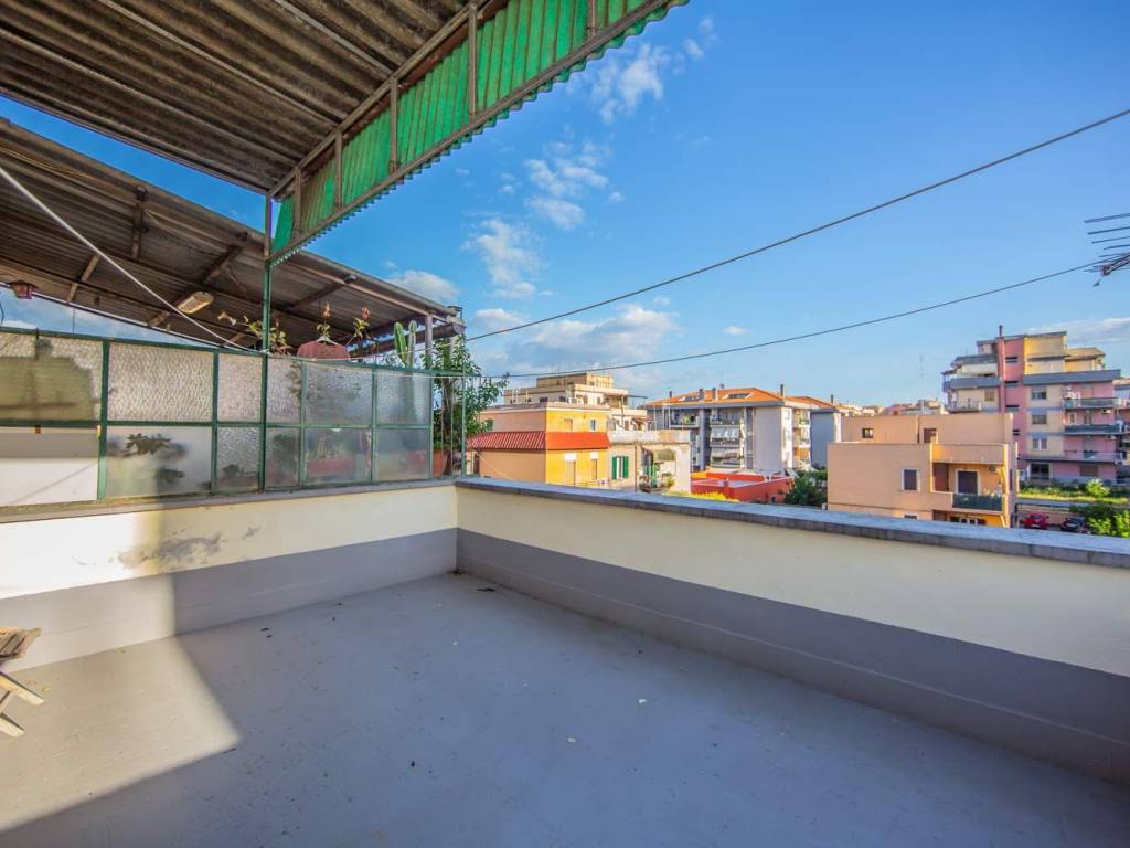appartamento in vendita a Roma in zona Torre Angela