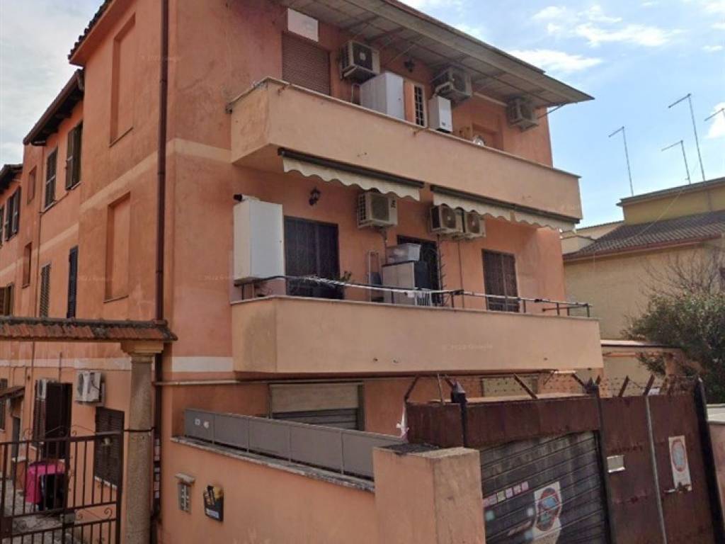appartamento in vendita a Roma in zona Torre Maura