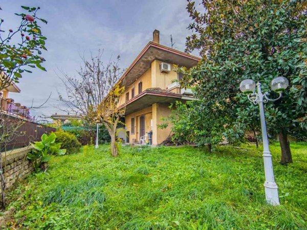 casa indipendente in vendita a Roma in zona Casal Morena