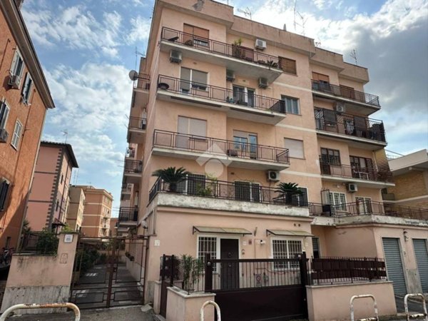 appartamento in vendita a Roma in zona Aurelio