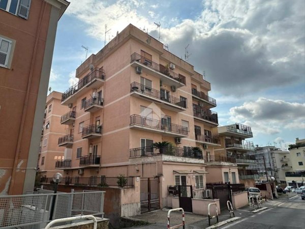appartamento in vendita a Roma in zona Aurelio