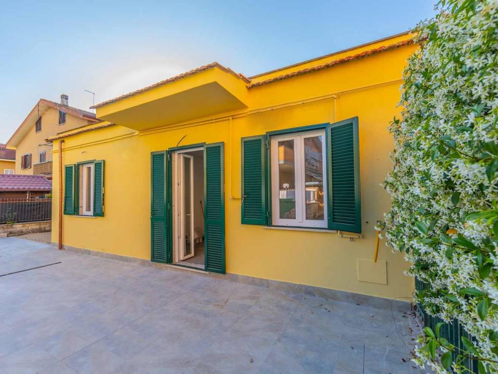 appartamento in vendita a Roma in zona Torre Maura