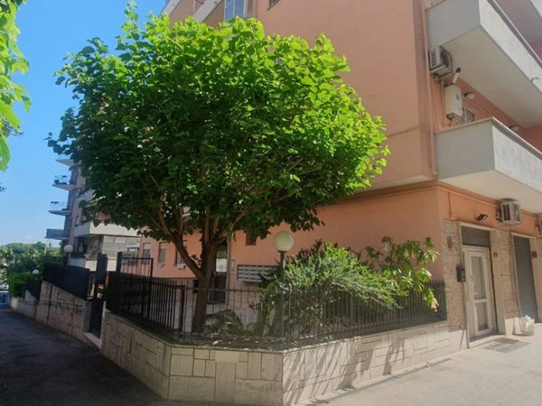 appartamento in vendita a Roma in zona Ardeatino