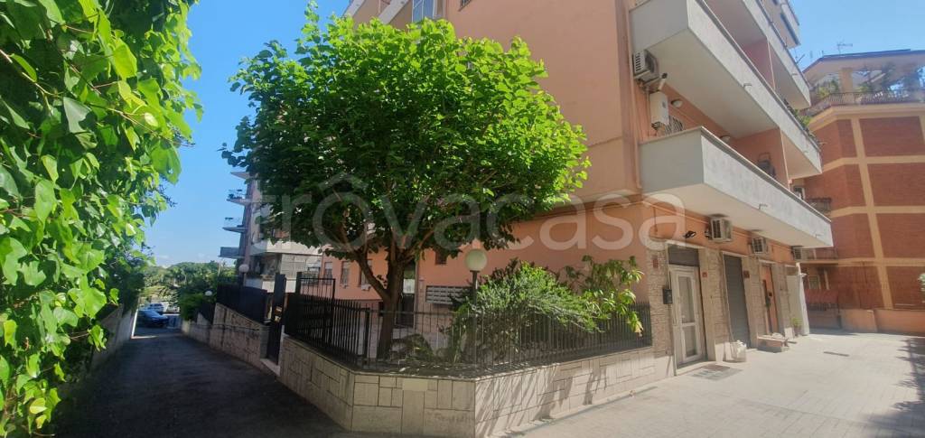 appartamento in vendita a Roma in zona Ardeatino