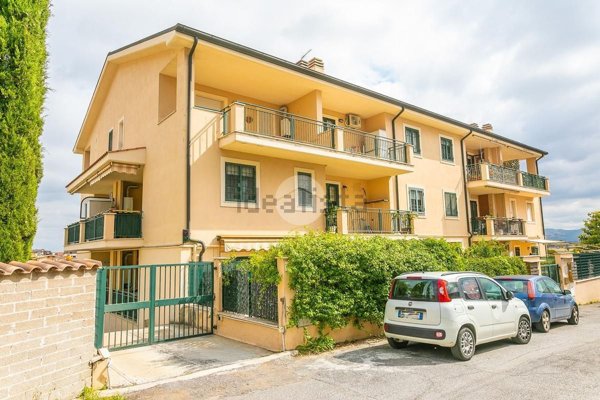 appartamento in vendita a Roma in zona Castelverde