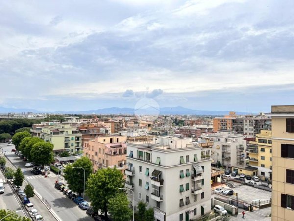 appartamento in vendita a Roma in zona Appio Latino