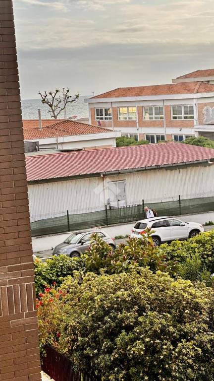 appartamento in vendita a Roma in zona Ostia