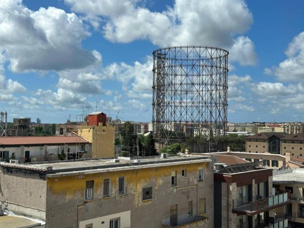 appartamento in vendita a Roma in zona Ostiense