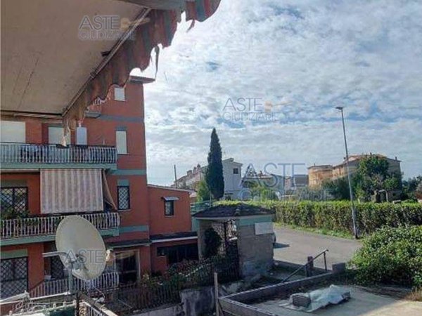 appartamento in vendita a Roma in zona Lunghezza