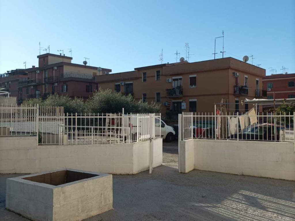 appartamento in vendita a Roma in zona Ponte di Nona