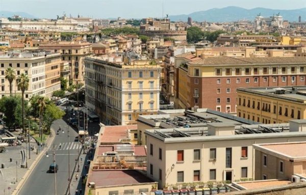 appartamento in vendita a Roma in zona Trevi-Colonna