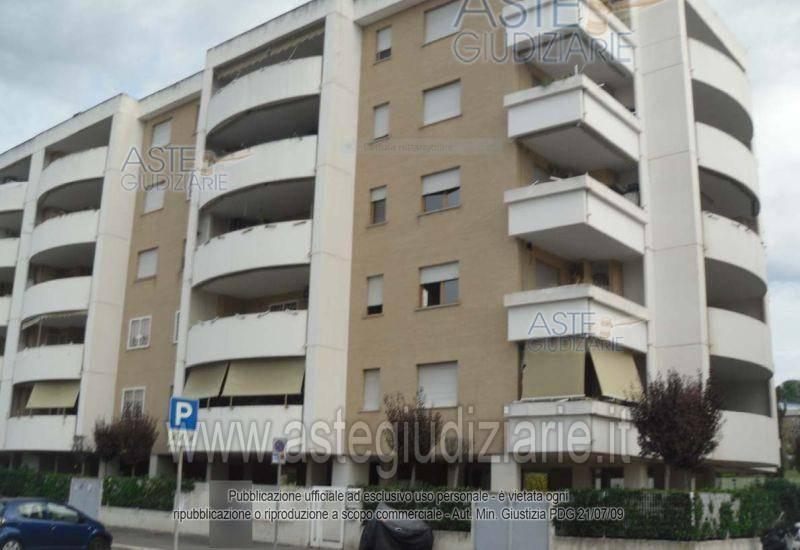 appartamento in vendita a Roma in zona Ponte di Nona