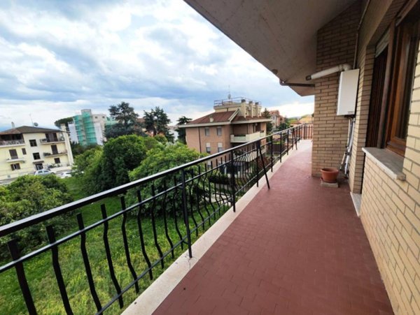 appartamento in vendita a Roma in zona Tor Cervara