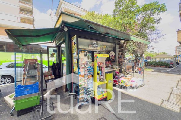 locale commerciale in vendita a Roma in zona Aurelio