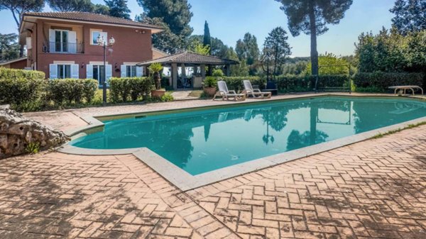 casa indipendente in vendita a Roma in zona Valle Muricana